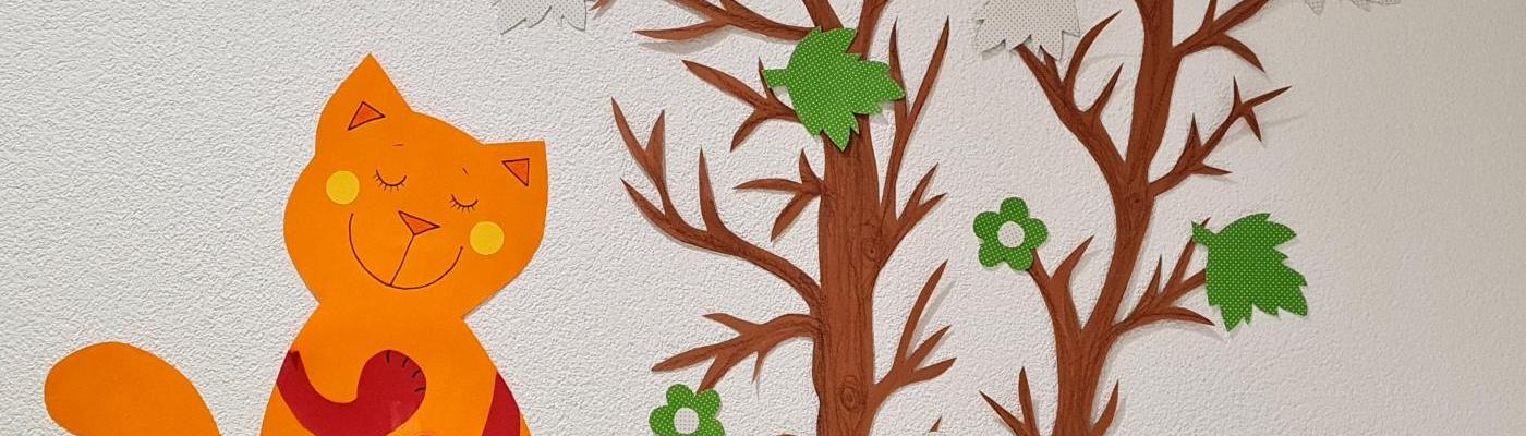 katze mit Baum